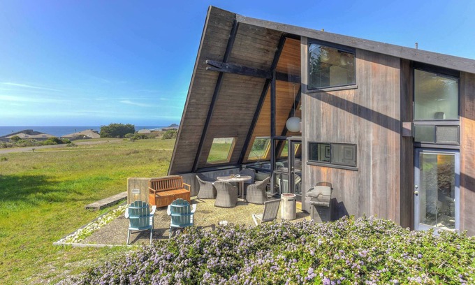 Sea Ranch House | Pet Friendly & Private Hot Tub