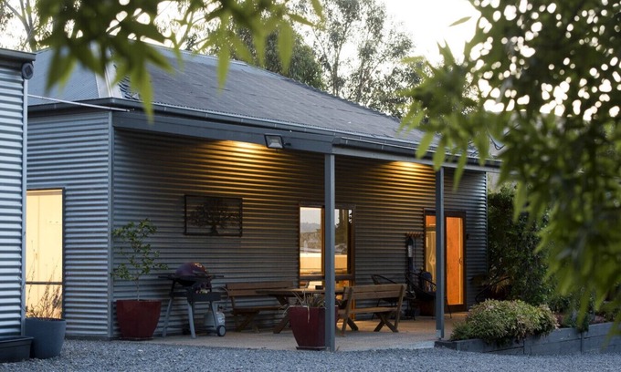 Bonnie Doon Cottage | Pet friendly rural escape for couples & families