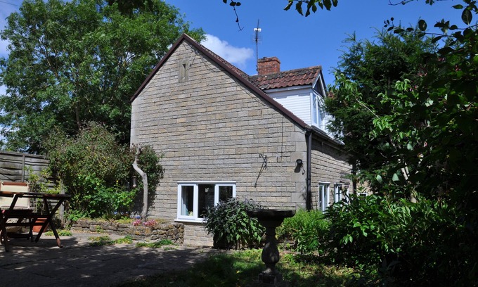 Chippenham Cottage | Pet friendly, self-contained cottage annexe with garden. Light and spacious.