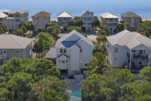 Plantation House | Pet Friendly- St George Island Sleeps 13- Pool