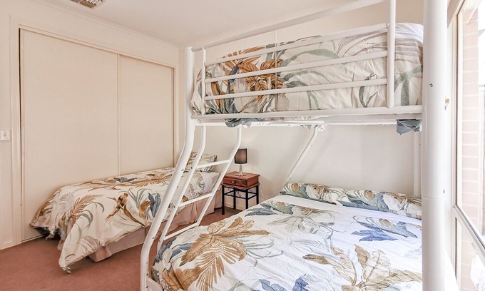 Mildura House | Pet friendly townhouse in a quiet location, fully enclosed back and side yard.