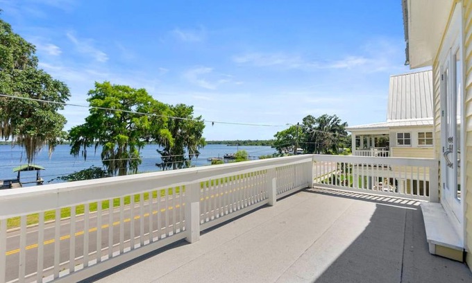 Palatka House | Pet friendly water front home in Palatka South Historic District with private dock that sleeps 8