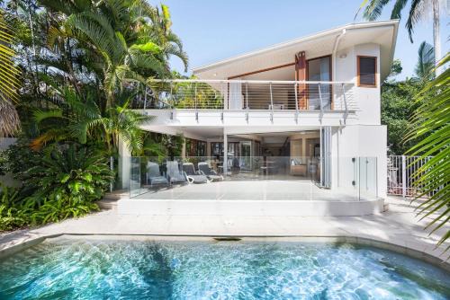 Noosa Heads House | Pet-Friendly Waterfront Hideaway