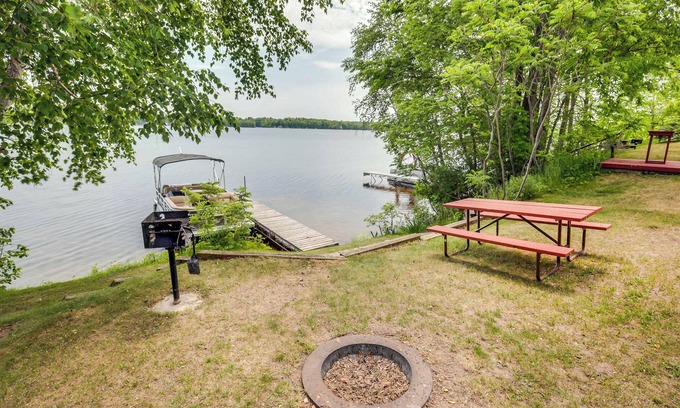 Townsend Cabin | Pet-Friendly Wisconsin Cabin on Lake w/Fire Pit!