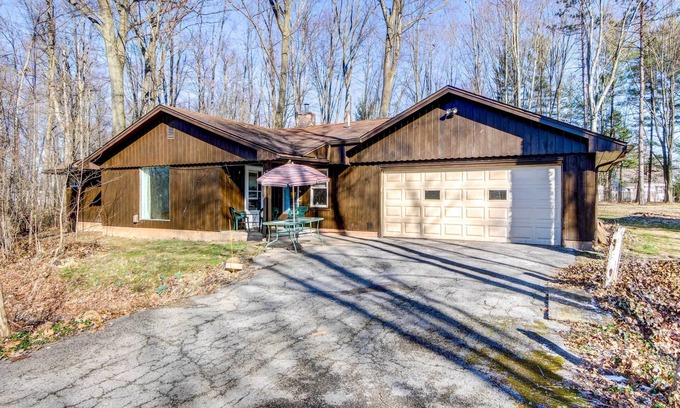 Poland Cottage | Pet-Friendly Youngstown Cottage w/Yard