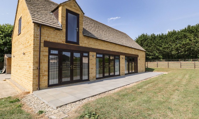Bourton Cottage | PETALS PATCH, family friendly, with a garden in Lower Slaughter