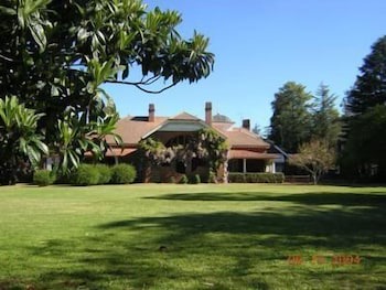 Armidale House | Petersons Armidale Winery & Guesthouse