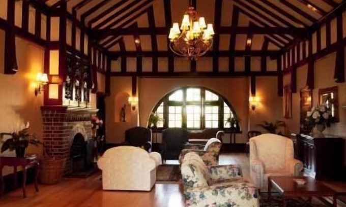 Armidale House | Petersons Armidale Winery & Guesthouse