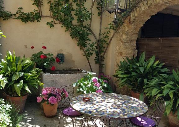 Pals Apartment | Petit apartament amb pati al poble de Pals