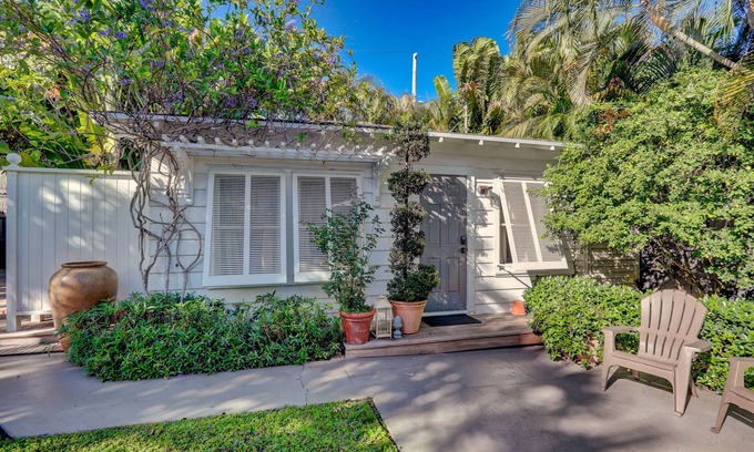 Old Northwood Historic District Cottage | Petit Bijou guest home 1br/1bth with private garden!