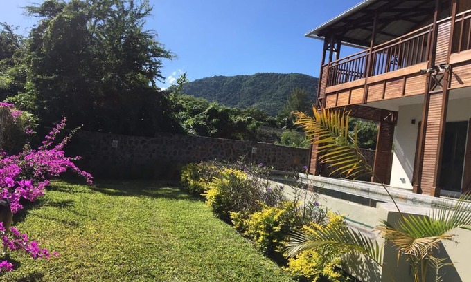 La Gaulette House | Petit Morne Cottage pool, sea view and surfing CR2