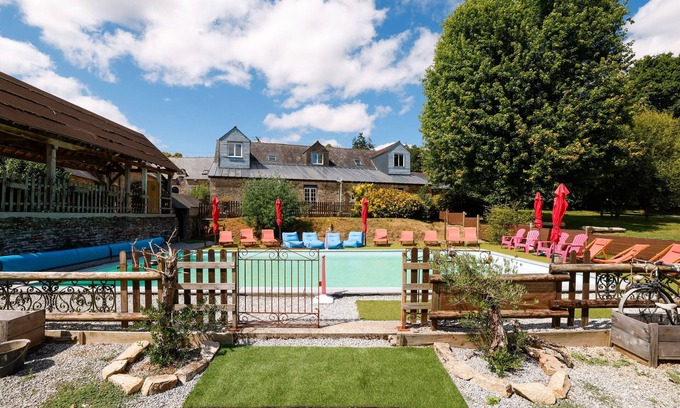 Cleguerec Cottage | Petite house 'L'épicerie' with shared pool, shared terrace and Wi-Fi