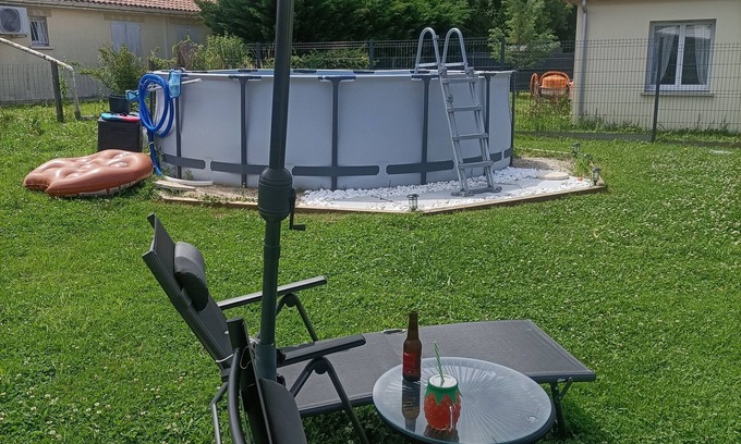 La Lande-de-Fronsac House | Petite Maison Tout Confort Jardin, Piscine, Barbecue,climatisation,