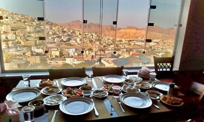 Wadi Musa Hostel | Petra Crystal hotel