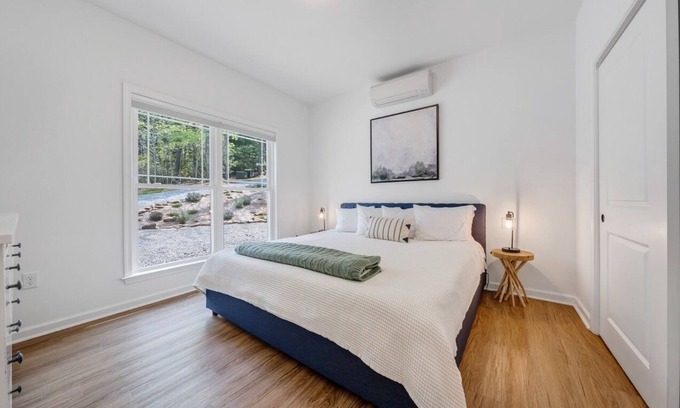 Goodview House | Pets, Lake, Dock, Fire Pit, Kayaks, and SUP