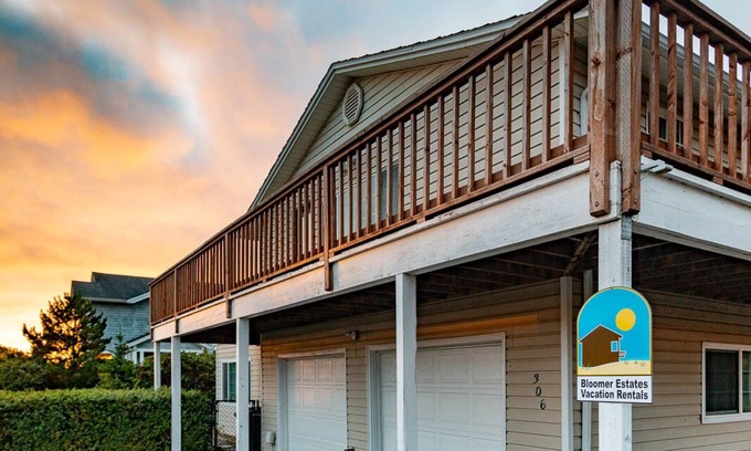 Long Beach House | Pets OK, Close to Beach & Downtown LB, BBQ (Sea-esta)