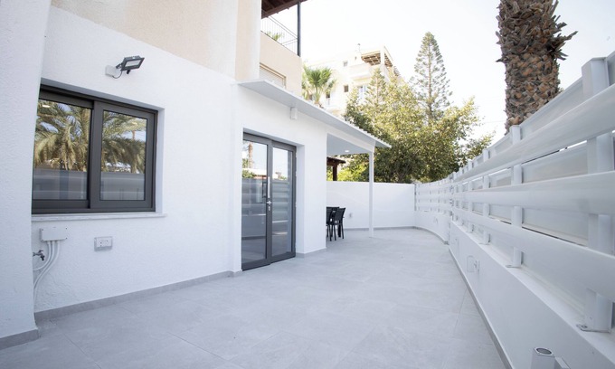 Skala Apartment | Phaedrus Living Luxury Mackenzie Flat