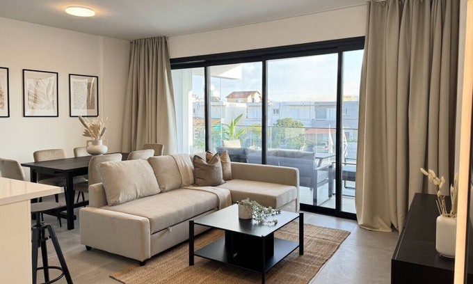 Aglantzia Apartment | Phaedrus Living: White Hills Suites City View