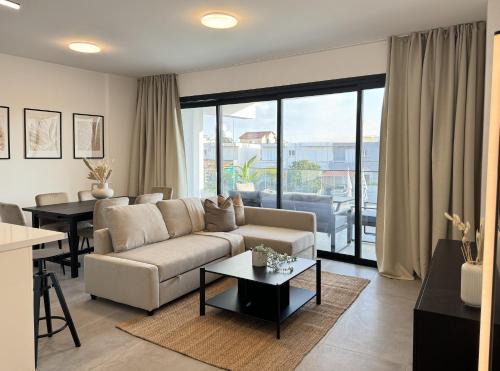 Aglantzia Apartment | Phaedrus Living: White Hills Suites City View