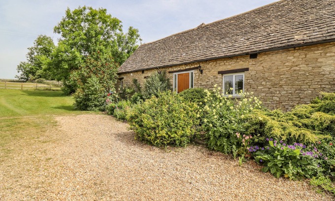 Minster Lovell Cottage | PHEASANT COTTAGE, family friendly, with a garden in Minster Lovell