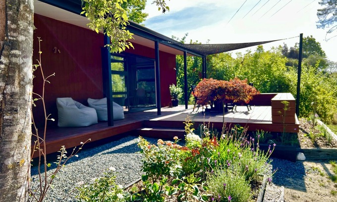 Upper Moutere Cottage | Pheasant Lodge - a touch of luxury in the countryside