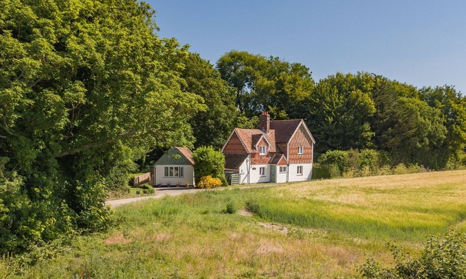 Patrixbourne Cottage | Pheasants Lodge by Bloom Stays - Sleeps 2, ideal for couples