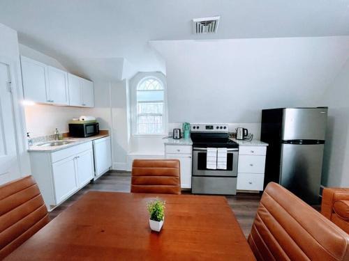 Andover Apartment | Phillips Academy Andover Two-Bedroom Apartment and Free Parking