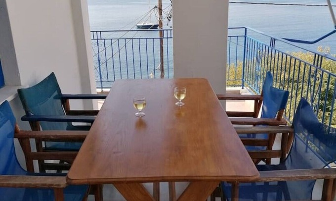 Loutraki Apartment | "Philoxenia" (Sea front apartment