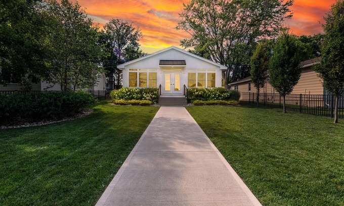 Lakeview House | Phoebe’s Waterfront Lakehouse . Close to Mad River Mountain Skiing & Cranberry's