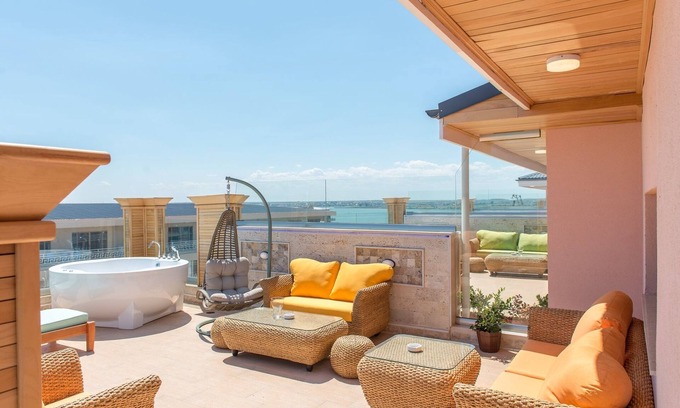 Constanta Hotel | Phoenicia Royal