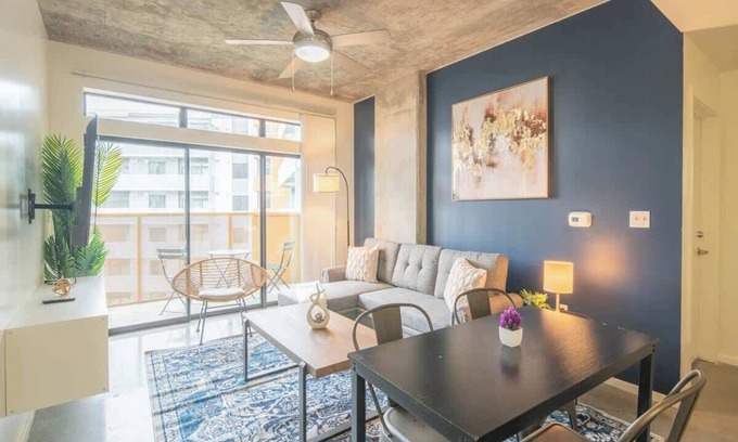Evans Churchill Apartment | PHX Downtown Stay | Pool + Gym + Free Parking & W/D