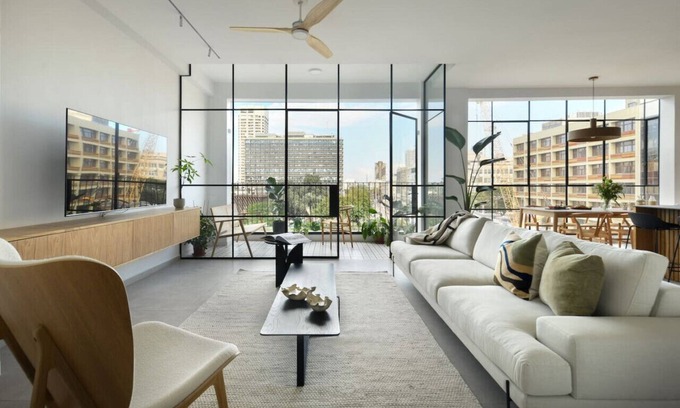 Tel Aviv City Center Apartment | Picturesque 3BR Apt Panoramic Views