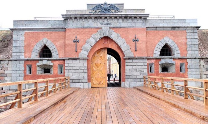 Daugavpils Apartment | Picturesque apartment into antique fortress
