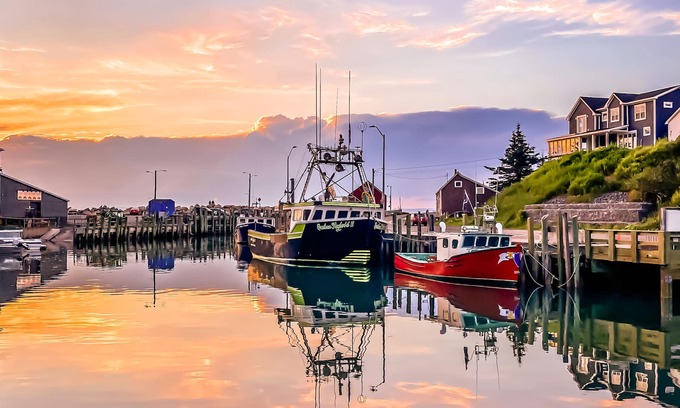 Hall's Harbour House | Picturesque, Authentic Bay of Fundy Seaside Experience
