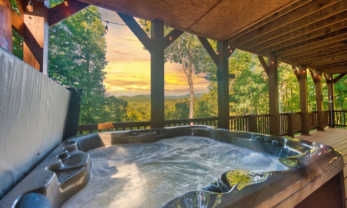 East Ellijay Cabin | Picturesque Cabin - Hot Tub, Fire Pit, Dog Friendly, Near Ellijay & Blue Ridge!