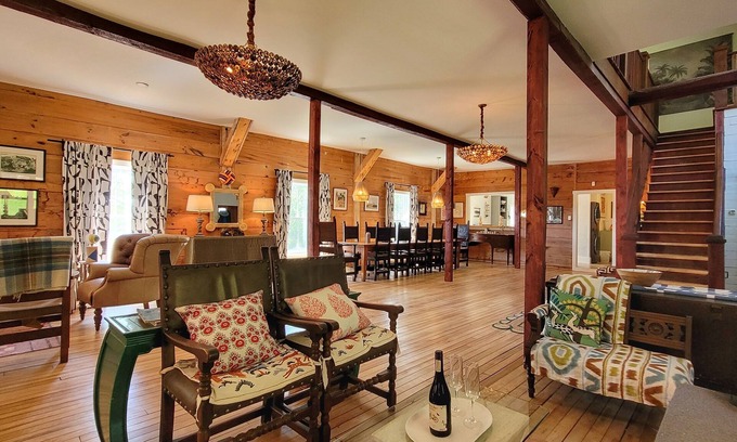 North Hatley Cottage | Picturesque house with lake view & private dock