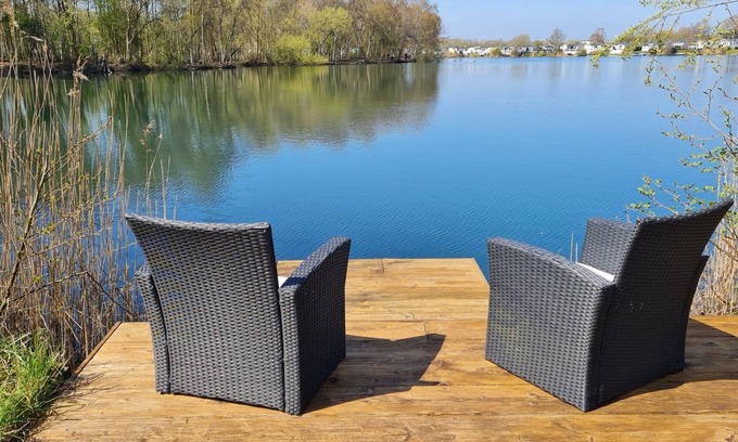 Tattershall House | Picturesque Lakeside 6 Berth Caravan with a private fishing peg