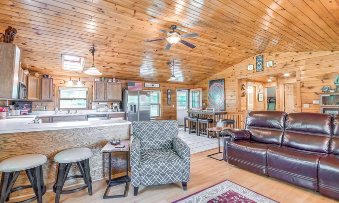 Town of Schroeppel House | Picturesque Phoenix Vacation Home on Oswego River!