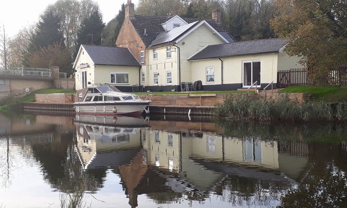 Downham Market Cottage | Picturesque Riverside Cottage - 2 bedroom