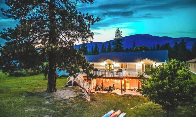 Thompson Falls House | Picturesque Riverfront Getaway with Striking Views