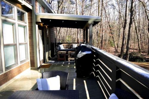 Monteagle House | Picturesque Tiny Cottage with Cozy Indoor and Outdoor in Tennessee
