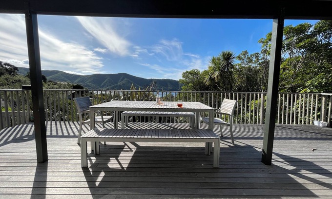 Waikawa Bay House | Picturesque Waikawa - Picton Holiday Home