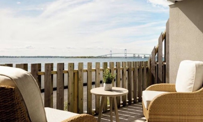 Goat Island Hotel | Picturesque Waterfront Resort at Newport Harbor | Waterview Room | Outdoor Pool