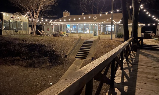 Dundee House | Pier 332 over Moon Lake- the perfect getaway near Clarksdale, MS & Helena, AR