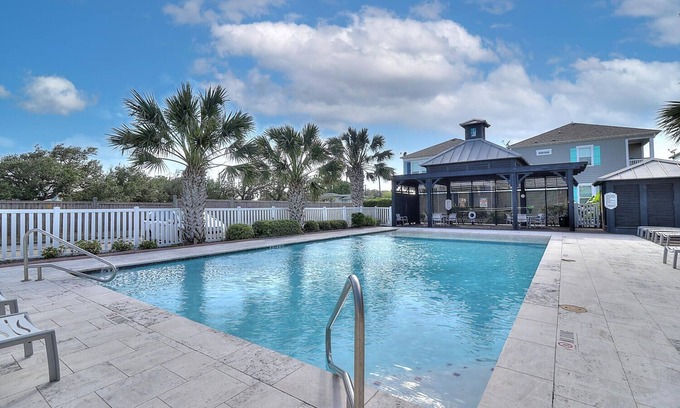 Sailhouse House | Pier access! Beautiful pool! 3 bedroom, 2.5 bathroom home in Rockport!