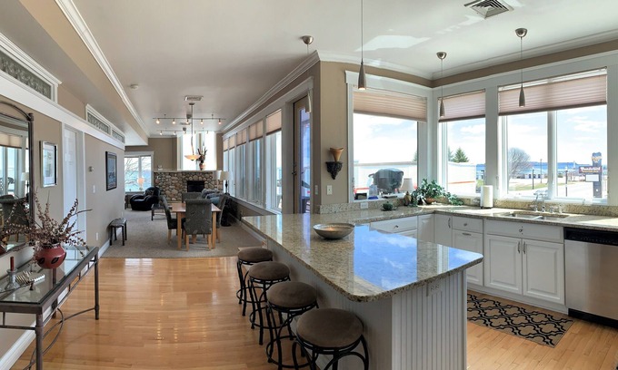 St Ignace Condo | Pier Harbor Condo #2-Downtown