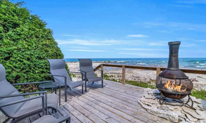 Kincardine Cottage | PIER280 - Lakefront Beauty, Private Lake Access