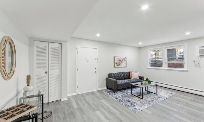 Newark Apartment | Pine Brook 416 I Corporate 1.5Br Apartment ! Pool