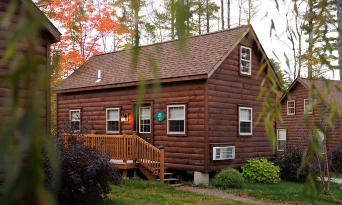 Bethlehem Cabin | Pine Cabin: Cozy Lakefront Log Cabin