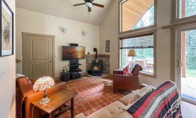Tamarack Resort Apartment | Pine Cone Cottage .